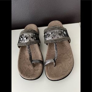 TAOS womens size 8